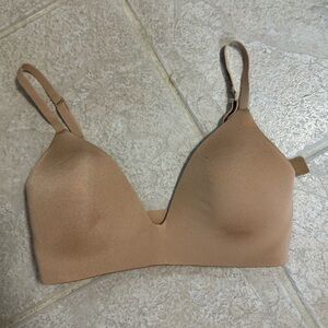 NWT Skims Wireless Form Lightly Lined Bra